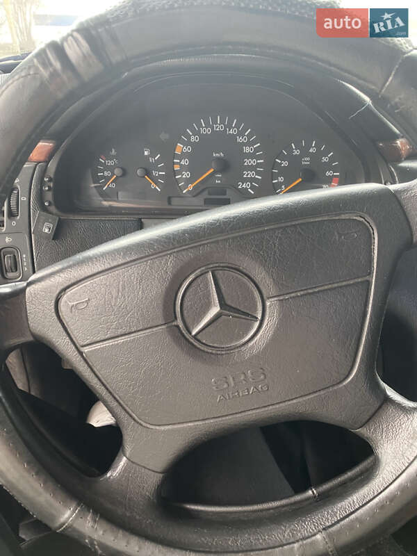 Седан Mercedes-Benz E-Class 1996 в Тростянці