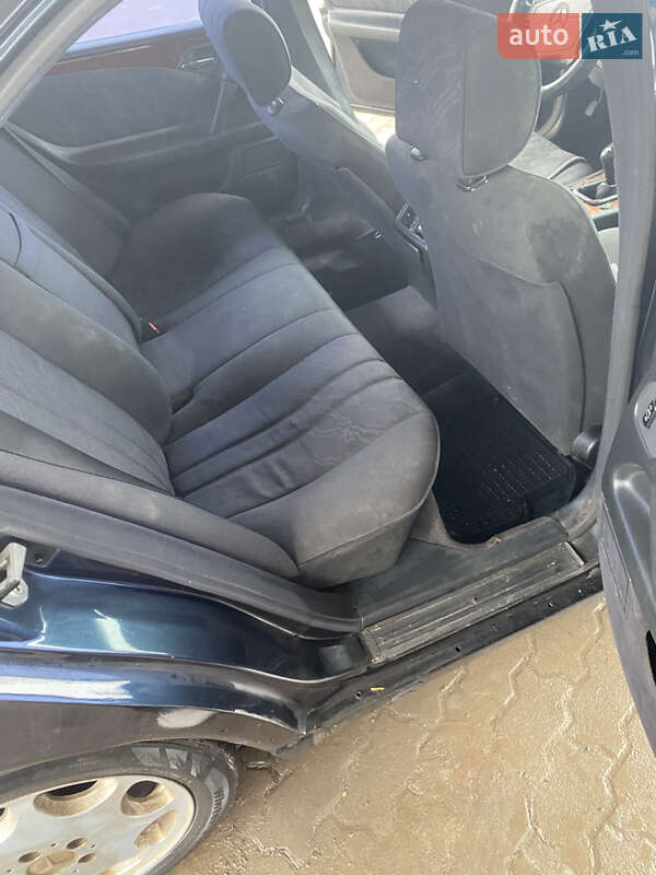 Седан Mercedes-Benz E-Class 1996 в Тростянці