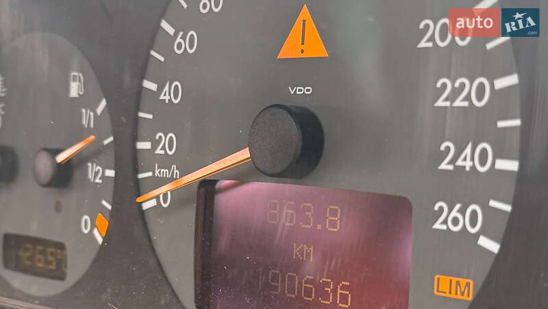 Седан Mercedes-Benz E-Class 2001 в Києві