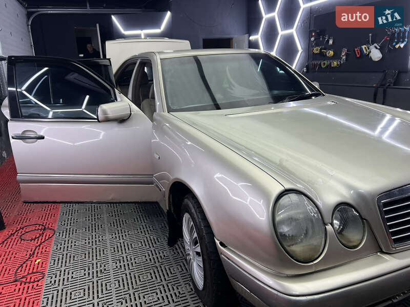 Седан Mercedes-Benz E-Class 1996 в Одессе