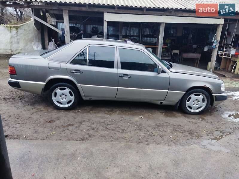 Седан Mercedes-Benz E-Class 1992 в Бердичеві