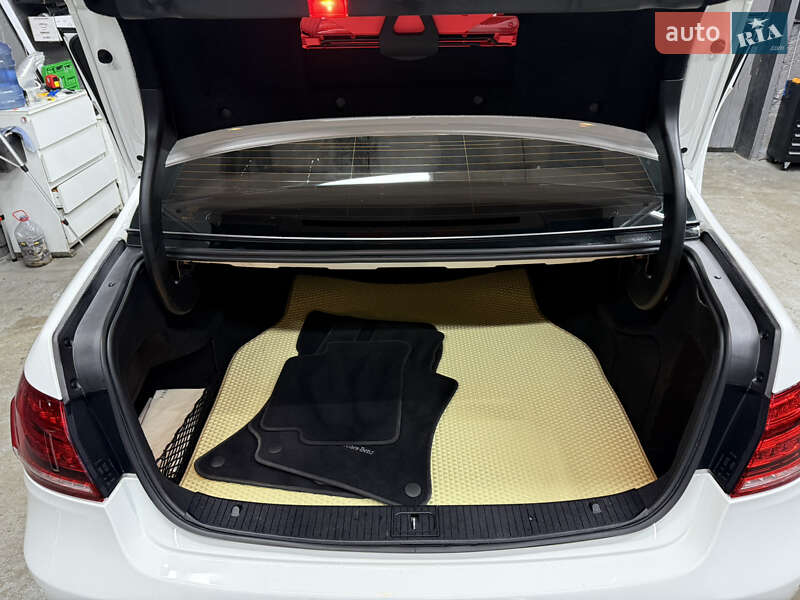 Седан Mercedes-Benz E-Class 2015 в Києві