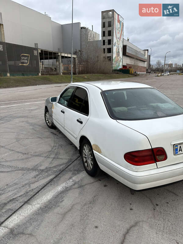 Седан Mercedes-Benz E-Class 1998 в Києві