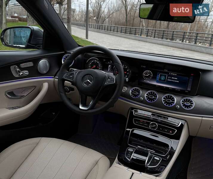 Седан Mercedes-Benz E-Class 2018 в Днепре