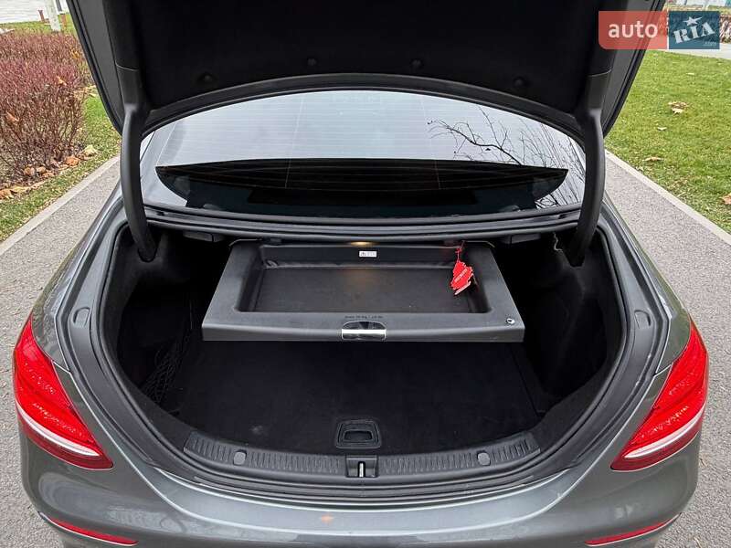 Седан Mercedes-Benz E-Class 2018 в Днепре