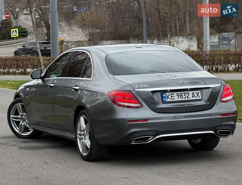 Седан Mercedes-Benz E-Class 2018 в Днепре