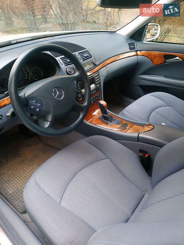 Седан Mercedes-Benz E-Class 2003 в Києві