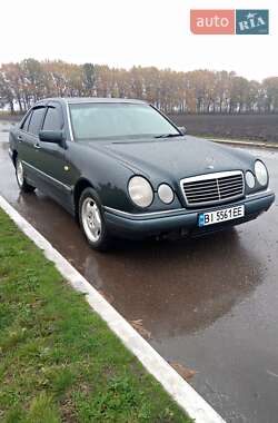 Седан Mercedes-Benz E-Class 1997 в Лохвице