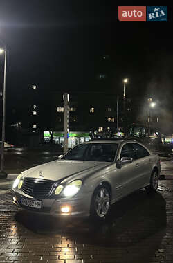 Седан Mercedes-Benz E-Class 2009 в Ровно