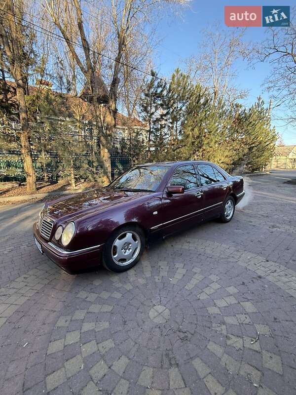 Седан Mercedes-Benz E-Class 1997 в Запорожье