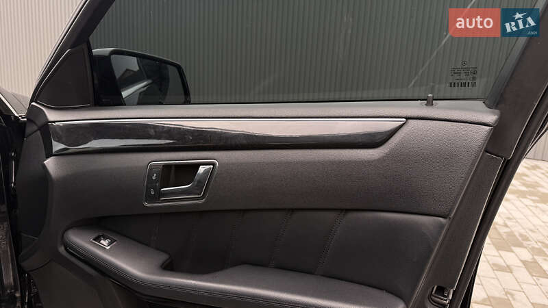 Седан Mercedes-Benz E-Class 2011 в Хусті