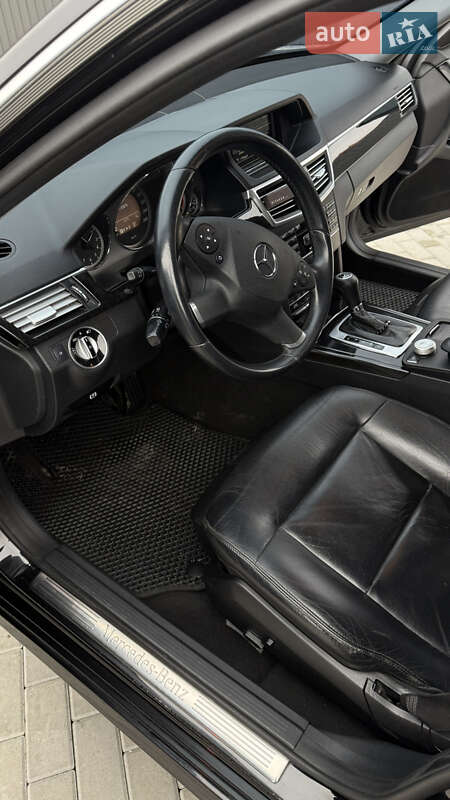 Седан Mercedes-Benz E-Class 2011 в Хусті
