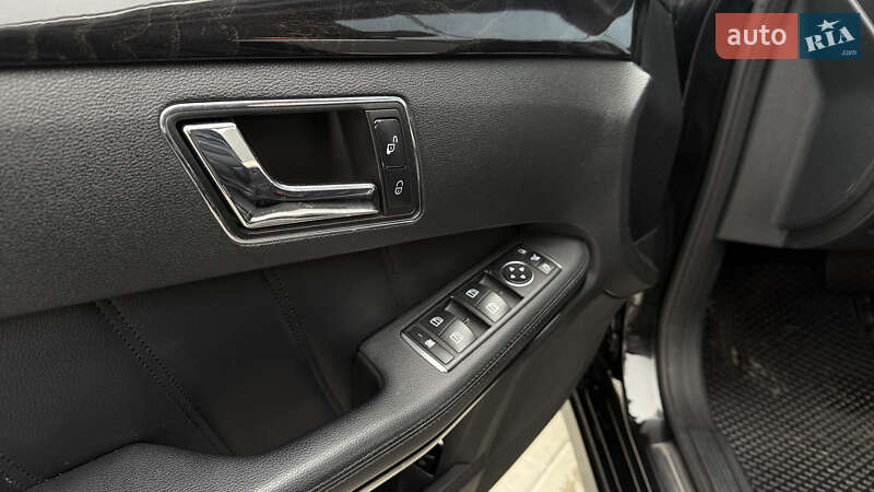 Седан Mercedes-Benz E-Class 2011 в Хусті
