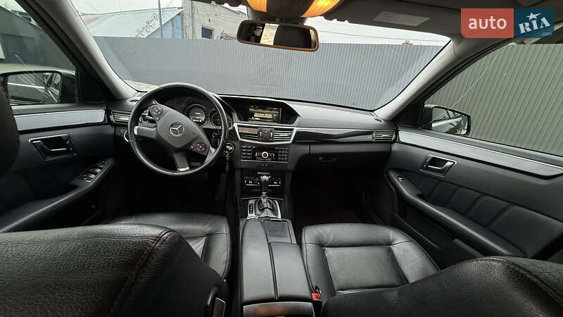Седан Mercedes-Benz E-Class 2011 в Хусті