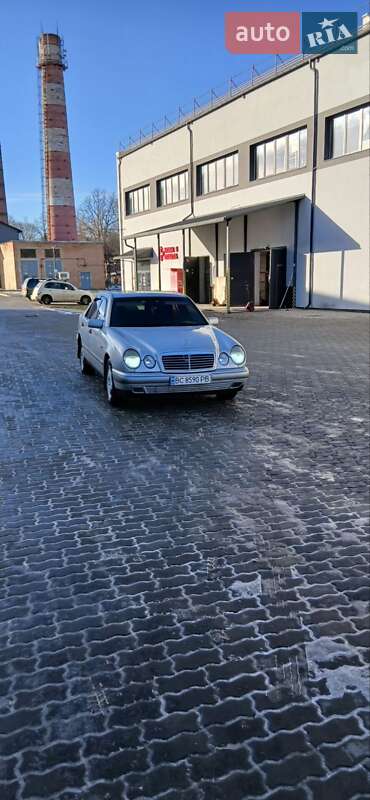Седан Mercedes-Benz E-Class 1996 в Бориславе