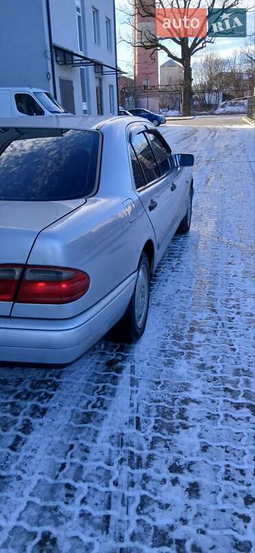 Седан Mercedes-Benz E-Class 1996 в Бориславе