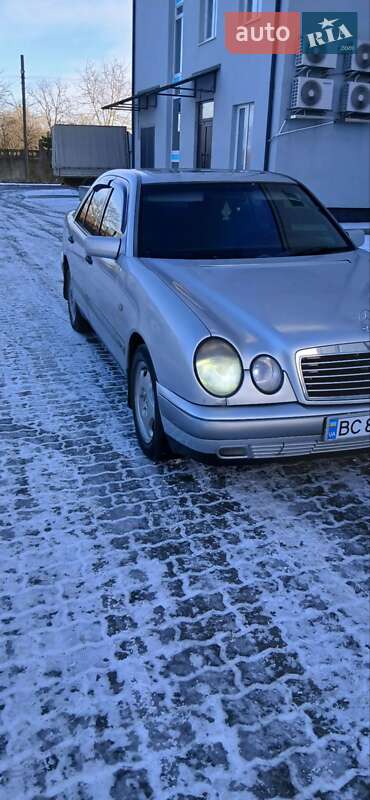 Седан Mercedes-Benz E-Class 1996 в Бориславе