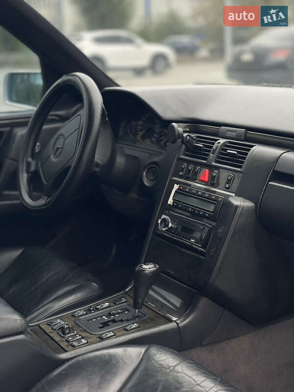 Седан Mercedes-Benz E-Class 1998 в Києві