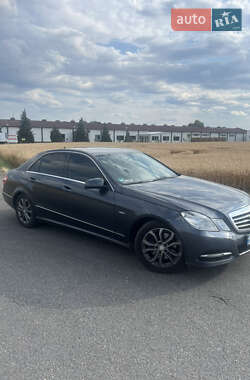 Седан Mercedes-Benz E-Class 2010 в Ужгороді