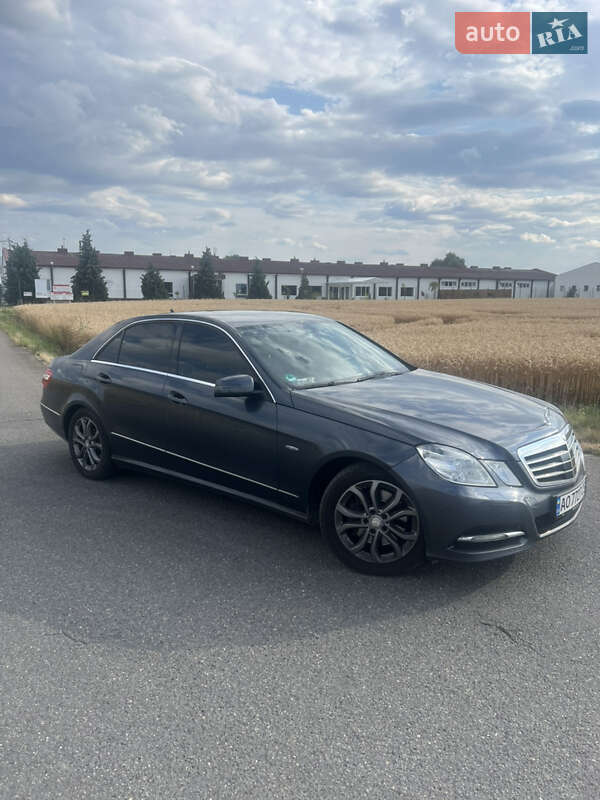 Седан Mercedes-Benz E-Class 2010 в Ужгороді