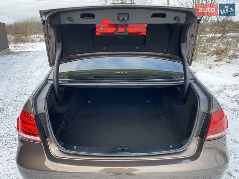 Седан Mercedes-Benz E-Class 2015 в Літині