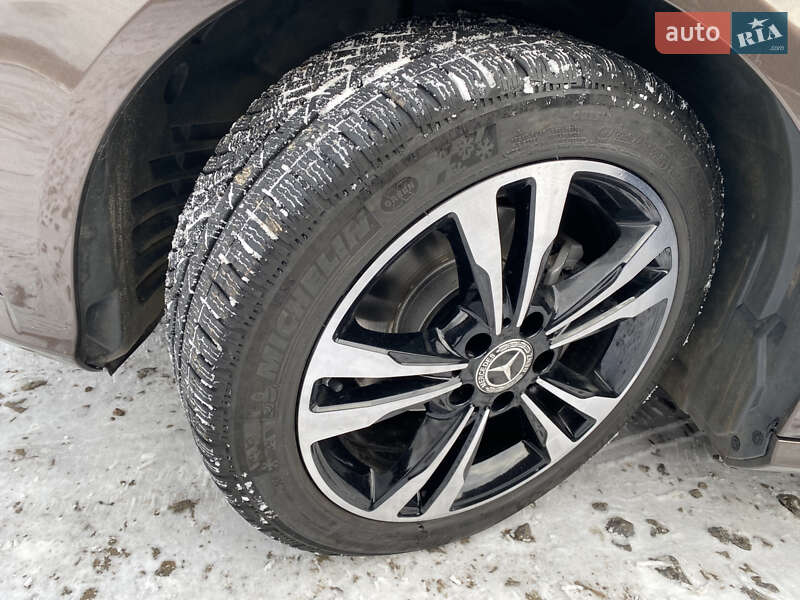 Седан Mercedes-Benz E-Class 2015 в Літині