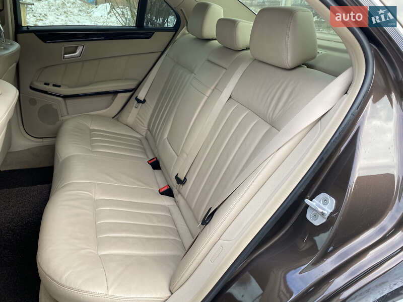 Седан Mercedes-Benz E-Class 2015 в Літині