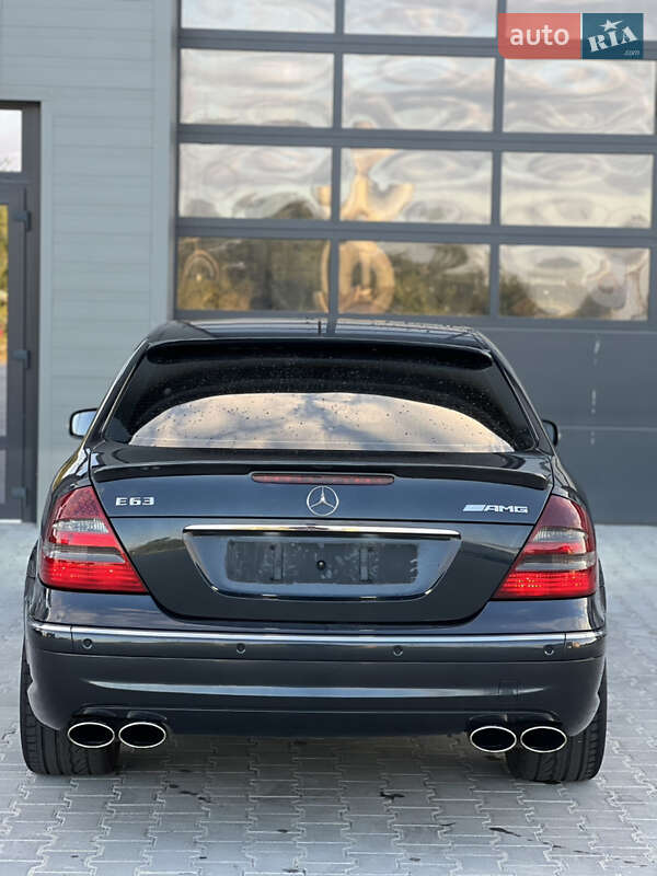 Седан Mercedes-Benz E-Class 2004 в Сарнах