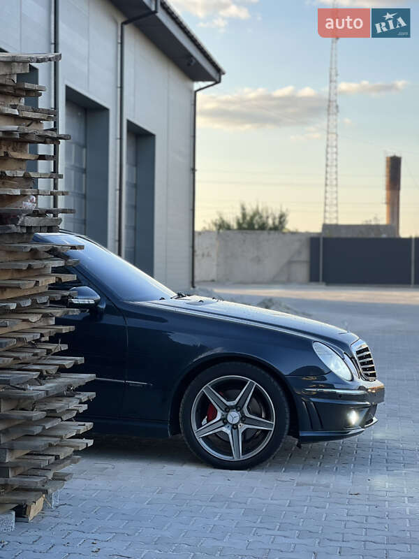 Седан Mercedes-Benz E-Class 2004 в Сарнах