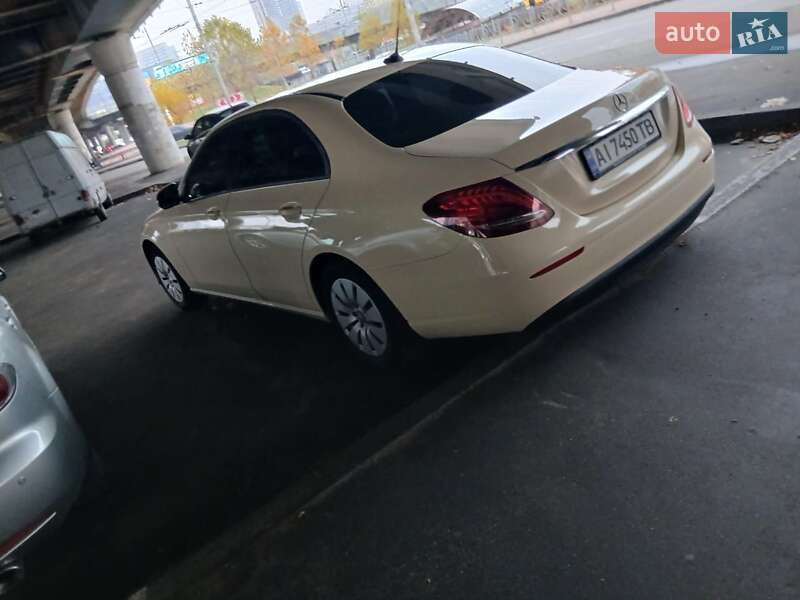 Седан Mercedes-Benz E-Class 2016 в Києві