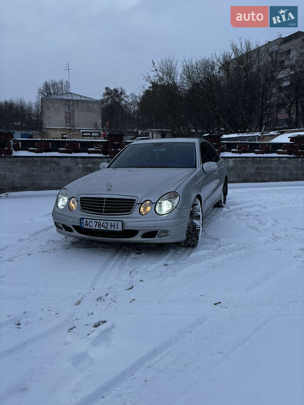 Седан Mercedes-Benz E-Class 2003 в Рівному