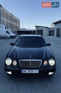 Седан Mercedes-Benz E-Class 2001 в Ровно