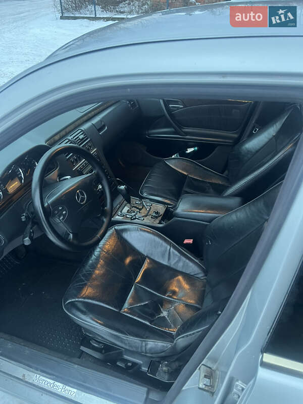 Седан Mercedes-Benz E-Class 2000 в Сарнах