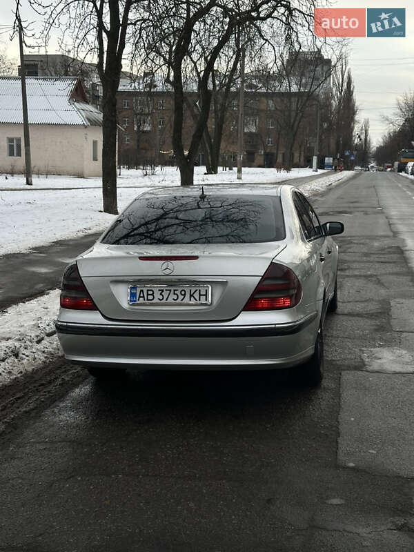 Седан Mercedes-Benz E-Class 2002 в Києві
