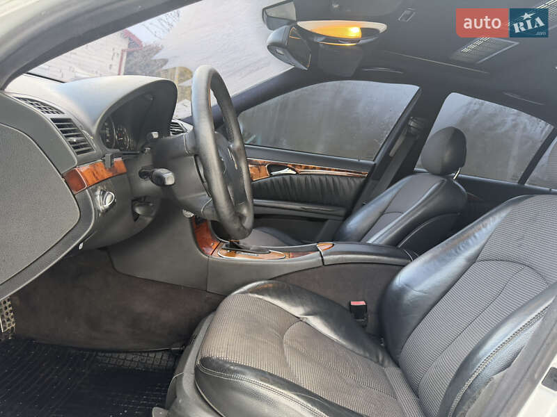 Седан Mercedes-Benz E-Class 2002 в Львове