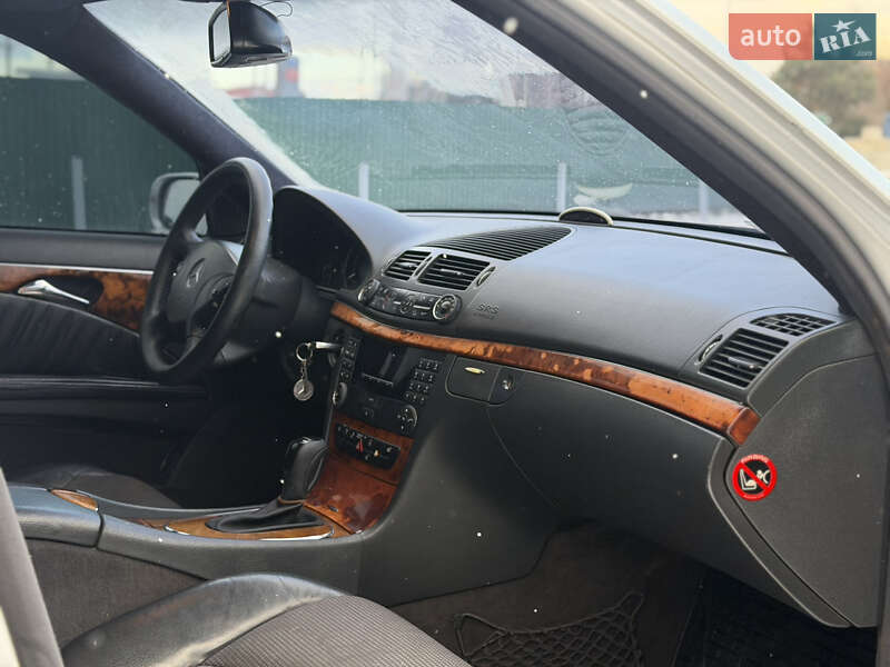 Седан Mercedes-Benz E-Class 2002 в Львове