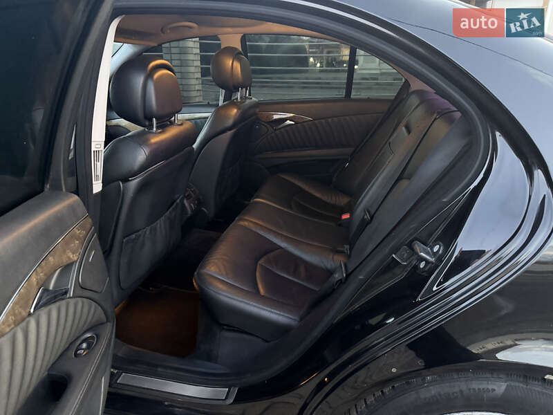 Седан Mercedes-Benz E-Class 2006 в Новоселице