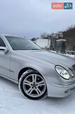 Седан Mercedes-Benz E-Class 2003 в Воловцю