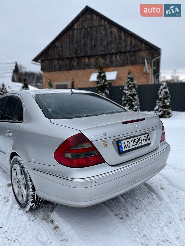 Седан Mercedes-Benz E-Class 2003 в Воловце