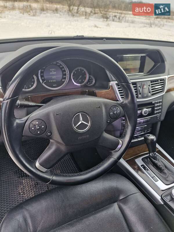 Седан Mercedes-Benz E-Class 2009 в Казатине