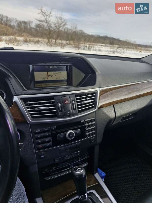 Седан Mercedes-Benz E-Class 2009 в Казатине