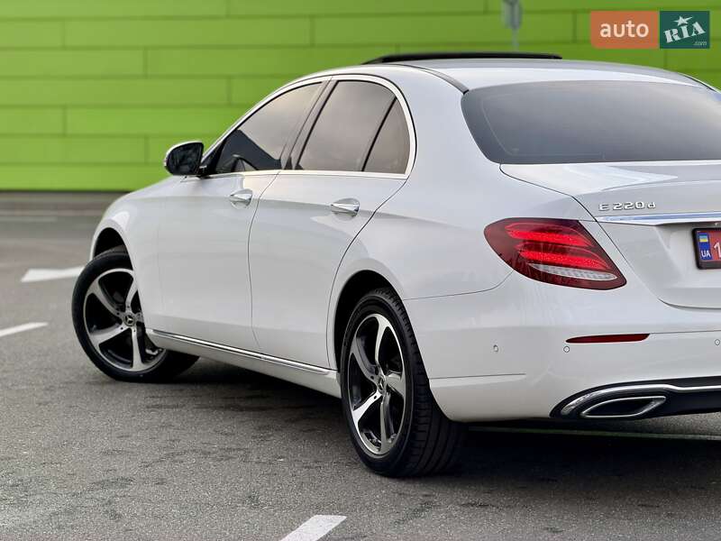 Седан Mercedes-Benz E-Class 2017 в Киеве