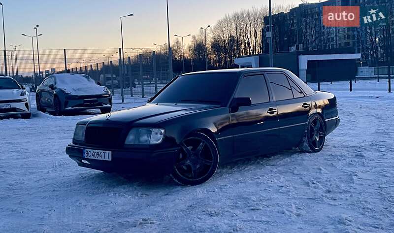 Седан Mercedes-Benz E-Class 1990 в Львове