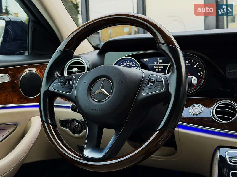 Седан Mercedes-Benz E-Class 2016 в Киеве