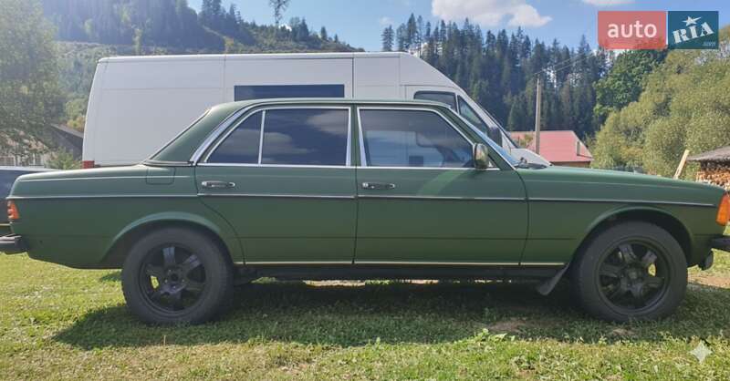 Mercedes-Benz E-Class 1982