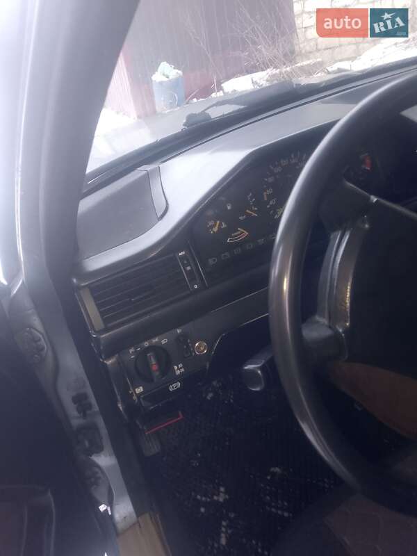 Седан Mercedes-Benz E-Class 1987 в Городке фото 13 Седан Mercedes-Benz E-Class 1987 в Городке