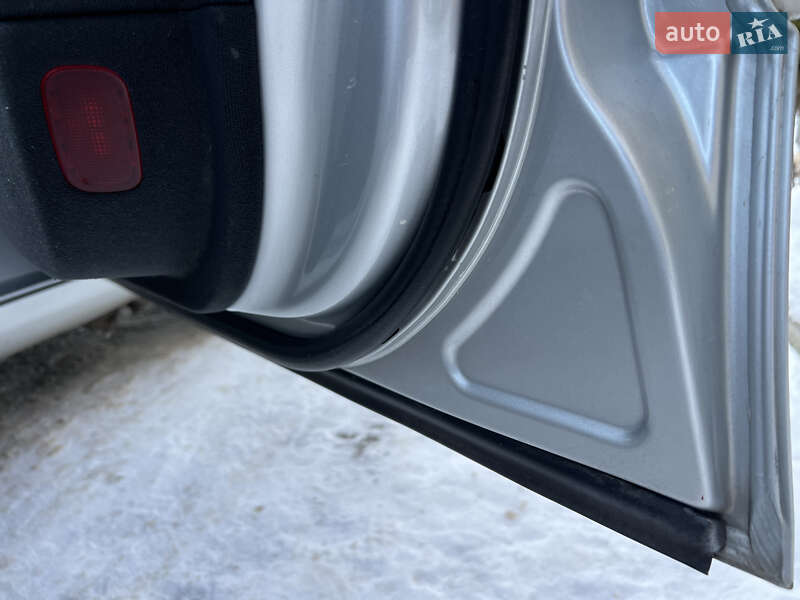 Седан Mercedes-Benz E-Class 2004 в Киеве фото 43 Седан Mercedes-Benz E-Class 2004 в Киеве