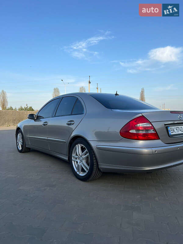 Седан Mercedes-Benz E-Class 2005 в Киеве