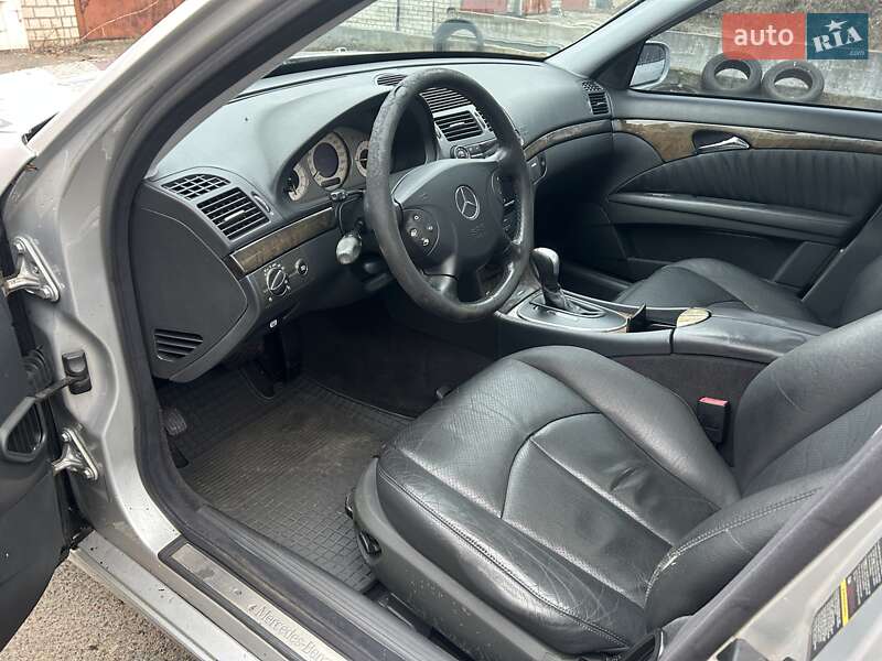 Седан Mercedes-Benz E-Class 2004 в Киеве