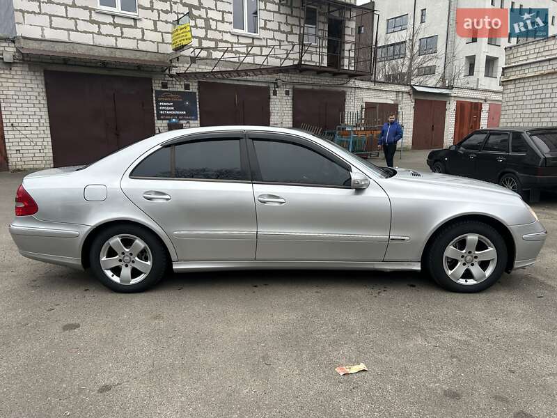 Седан Mercedes-Benz E-Class 2004 в Киеве